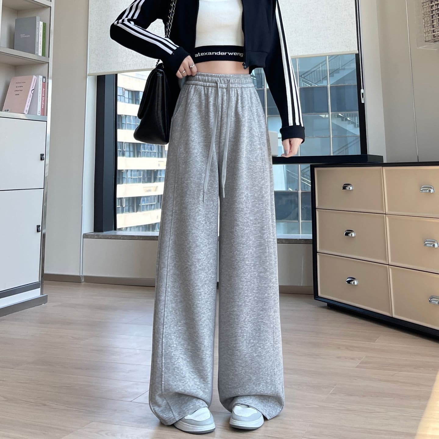 Gray sports pants for women autumn and winter 2026 new scimitar banana small plus velvet wide leg straight casual pants