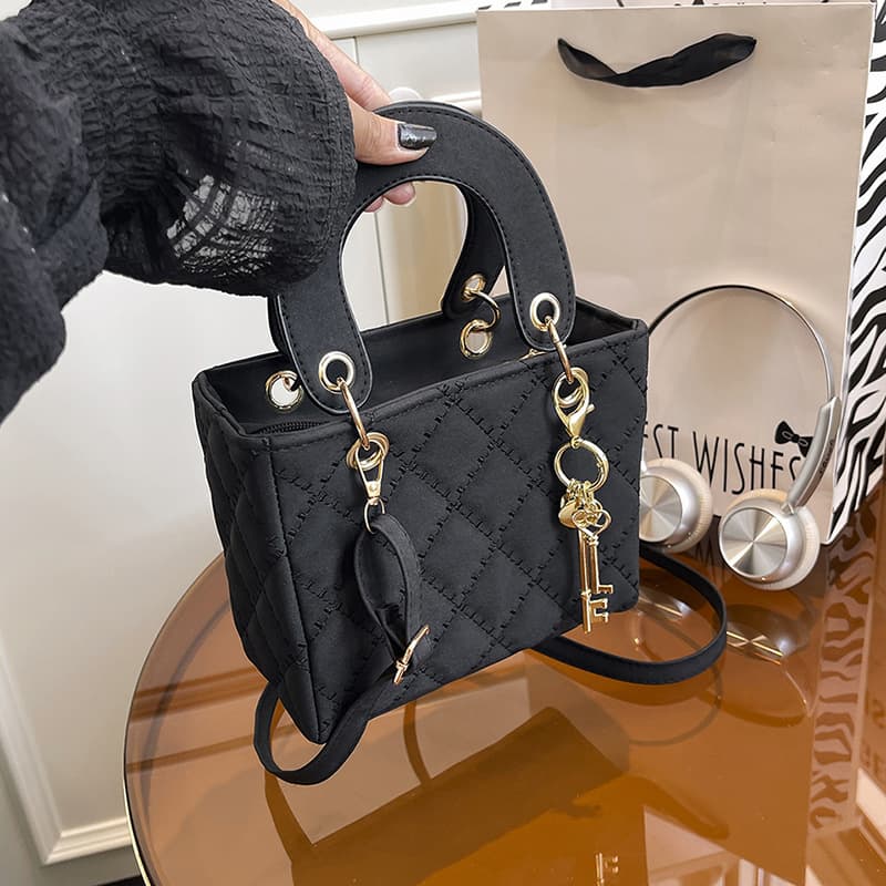 Crossbody Bag 2025 Niche Design Fashion Diamond Quilted Stitching Handheld Lady Bag Korean Style Versatile Mini Bag