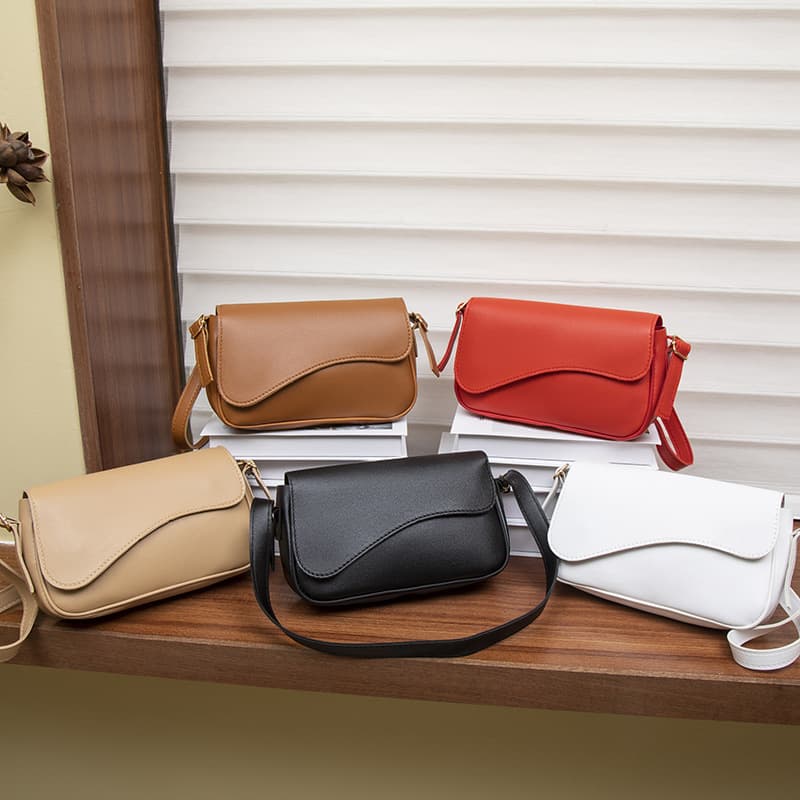 2025 New Plain Weave Wave Flap Crossbody Small Square Bag Casual Small Bag Women Versatile Fashion Retro Small Square Bag