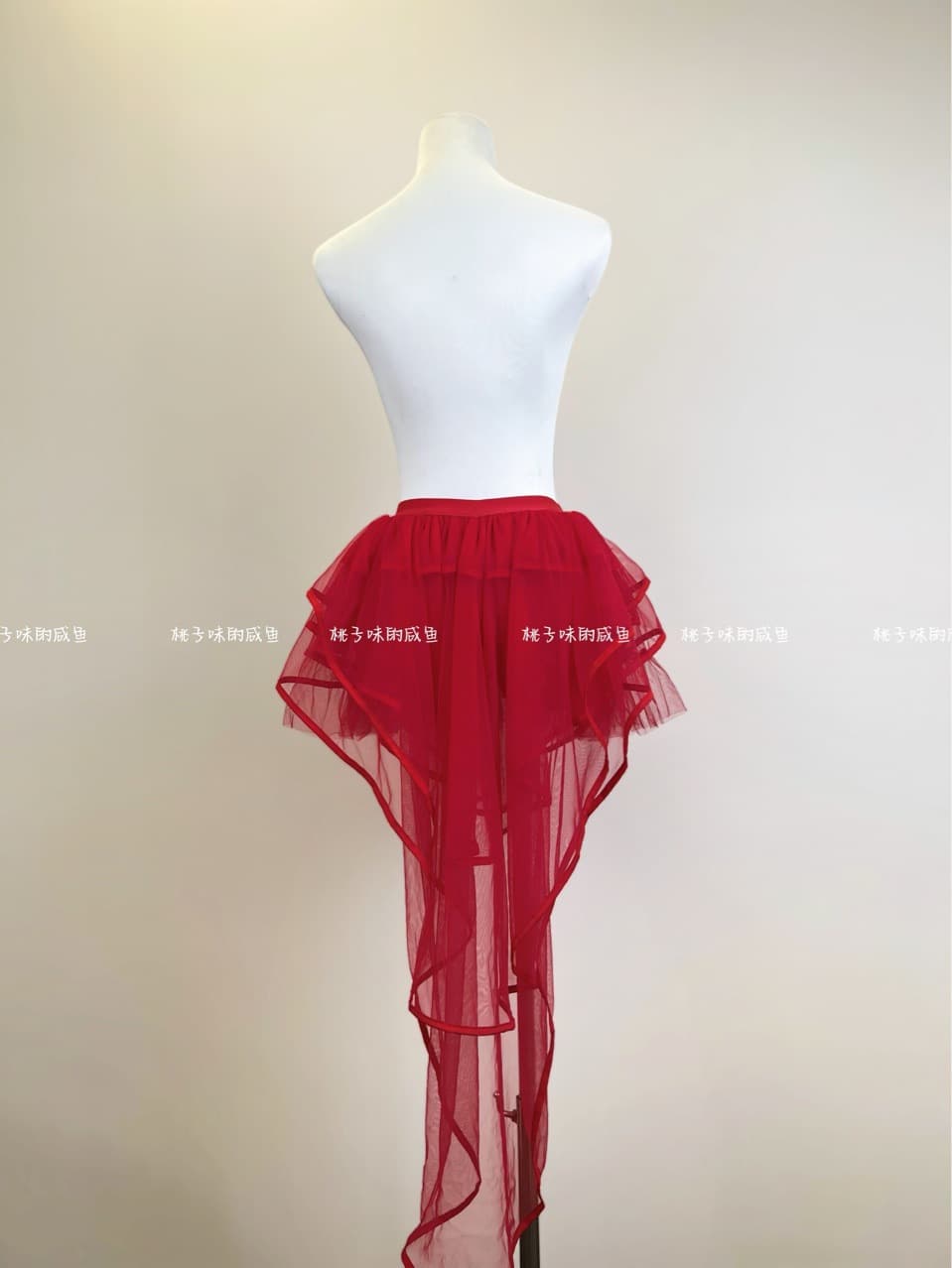 Niche design sexy hottie suspender top high waist fluffy cake skirt two-piece set spring new women's suit
