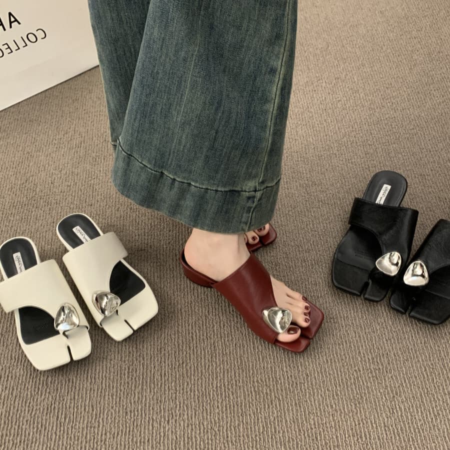YL French Minimalist Split-Toe Sandals for Women, Summer Metal Buckle Decoration, Soft Sole, Simple Commuting Style, Versatile Slip-On Design