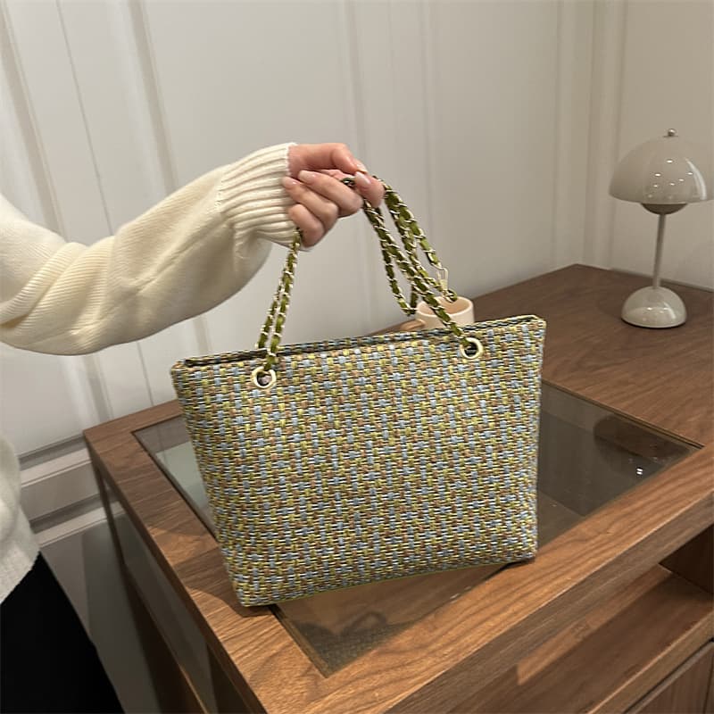2026 New Fashionable Trendy Shoulder Bag Korean Style Casual Commute Simple Chain Tote Bag for Women