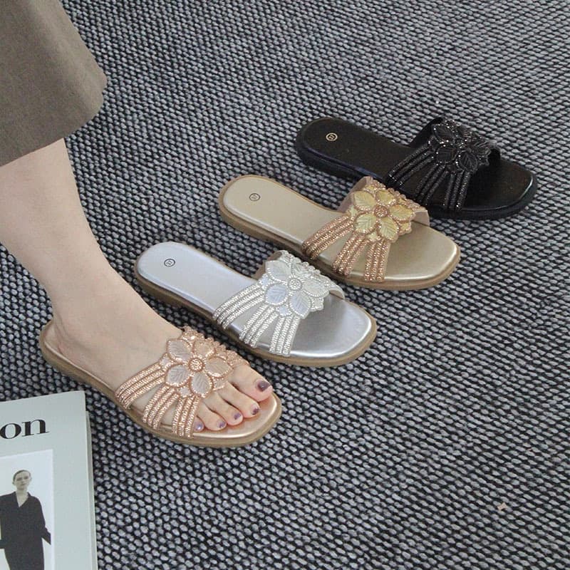 Foreign trade spot flat slippers for women, light luxury rhinestone beach summer outer wear non-slip slippers ladies slippers