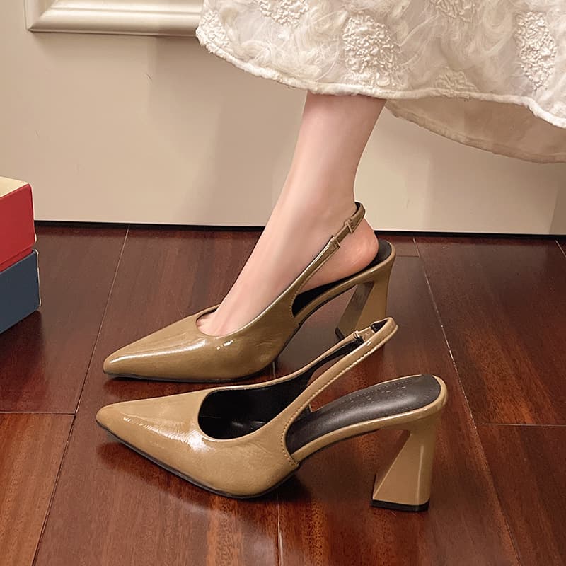 2026 New Caramel Brown Patent Leather Sandals Date Night Mature Look Slim Feet Soft Sole Vintage Stylish Commuter Fashion Sandals