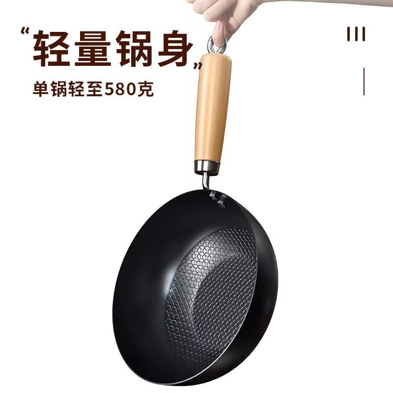 Mini 20cm Japanese-style iron wok for single serving, uncoated flat bottom, suitable for induction cookers.