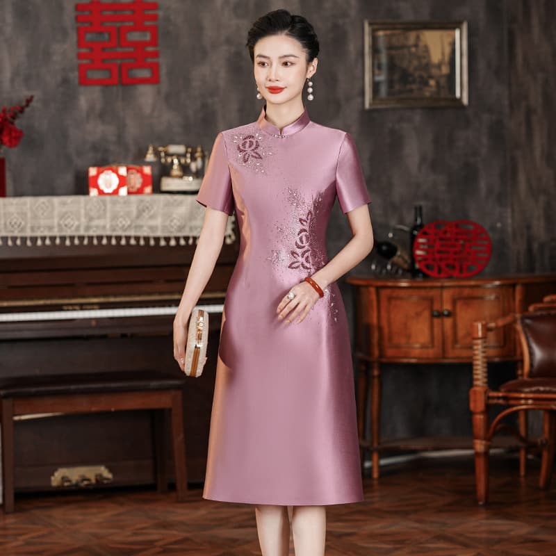 Middle-aged Mother Spring Dress 2024 New Style Cheongsam Wedding Banquet Middle-aged and Elderly Women's New Chinese Style National Style Skirt