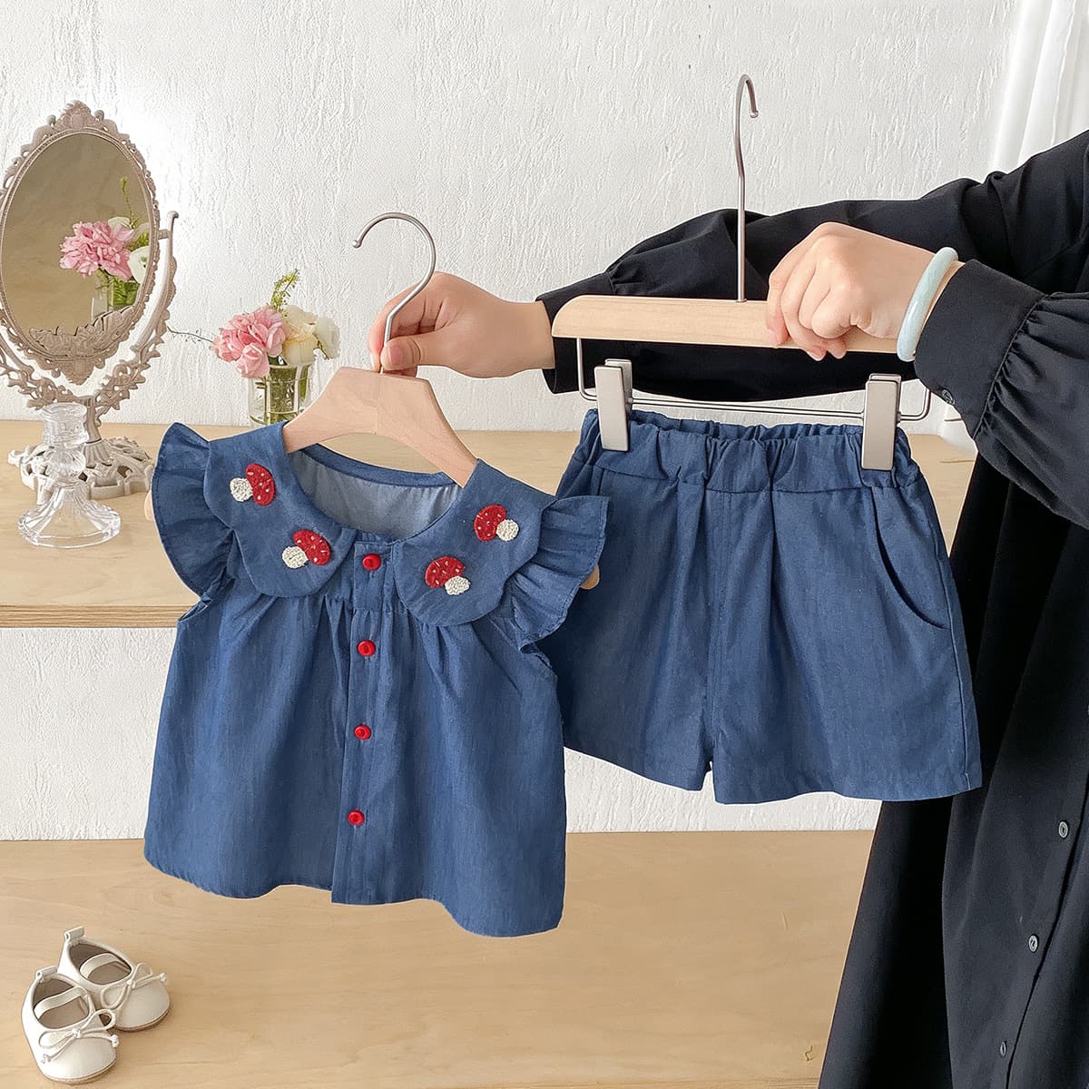 Girls' Summer Fly-Sleeve Denim Dress Set with Lapel Top and Elastic Waist Shorts Two-Piece Outfit for Baby Outing Wear