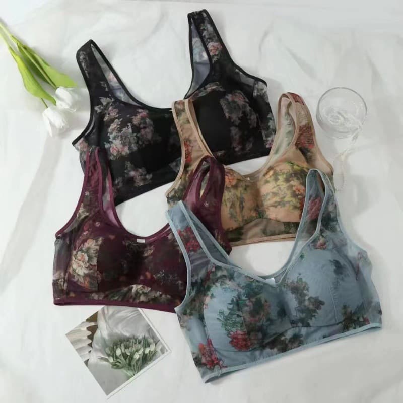 Middle-aged and elderly plus size floral lace beautiful back bra, wire-free push-up anti-sagging thin style mother's sports bra.