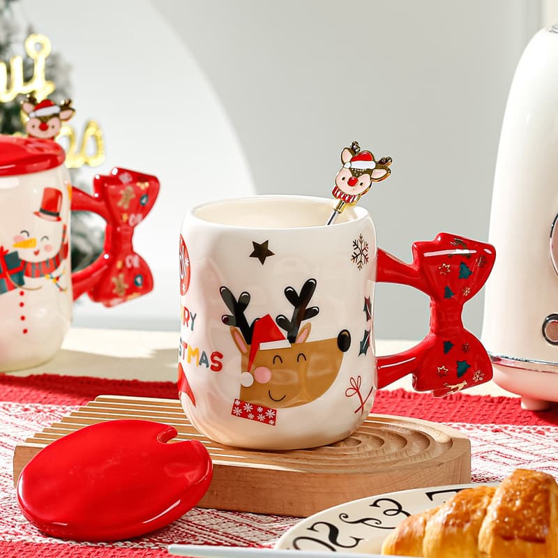 Cross-border wholesale Christmas ceramic mug with lid and spoon, purple creative cup, holiday gift, cute couple's mug present