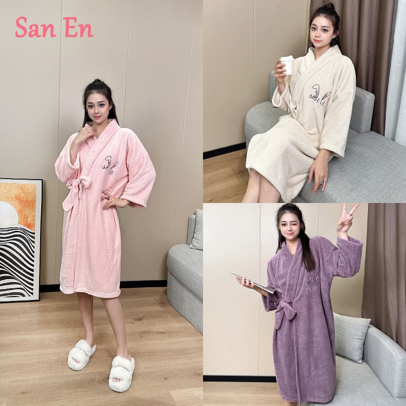 Pineapple Pattern Bathrobe Adult Couples Style Coral Fleece Absorbent Hotel Beauty Salon Autumn Winter Wearable Bathrobe for Men and Women