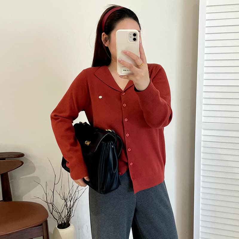 Plus-size women's versatile lapel long-sleeve top, winter 2025, casual loose knitwear for women, cardigan style 23650