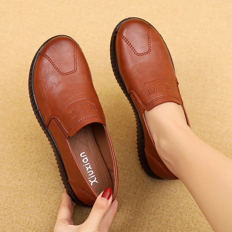 New Spring/Autumn Comfortable Flat Shoes for Middle-aged and Elderly Women, Work Leather Shoes Wholesale