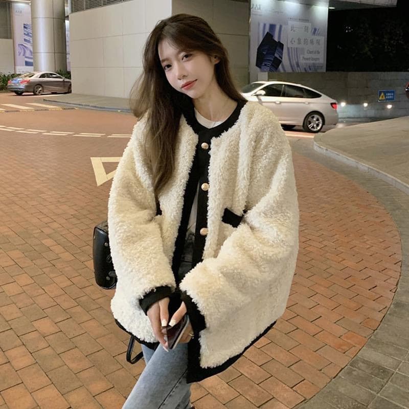 Winter 2024 New Women's Tweed Style Jacket Lamb Wool Thickened Warm Design Sensibility Stylish Age-Reducing Chic Top