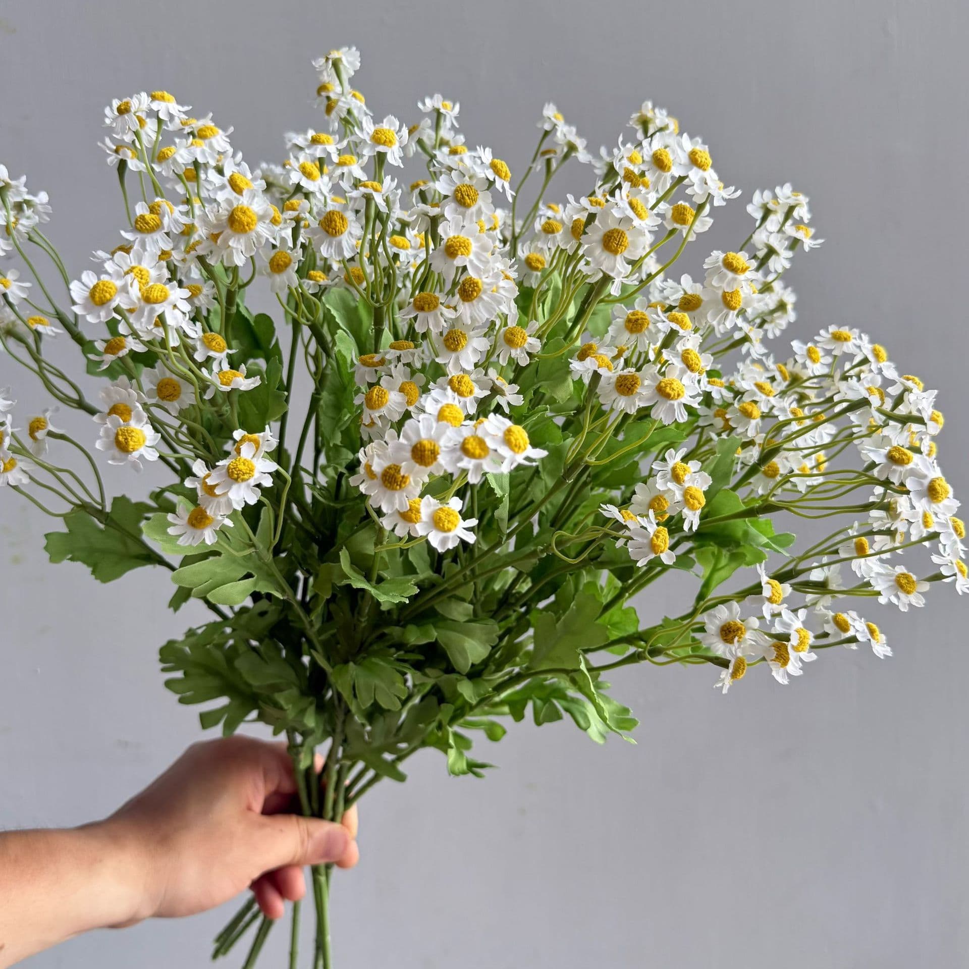High-Quality Long-Stemmed Chamomile and Small Daisy Decorative Artificial Flower Bouquets, Floral Arrangements, and Fake Flower Bouquets