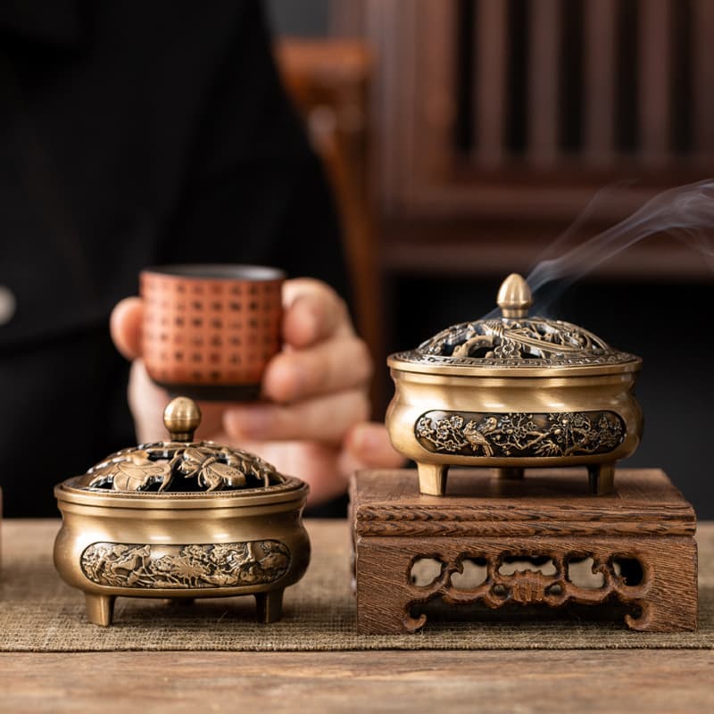 [Factory Direct] Vintage Alloy Three-Legged Incense Burner with Dragon and Phoenix Design, Classical Antique Style Aromatherapy Burner