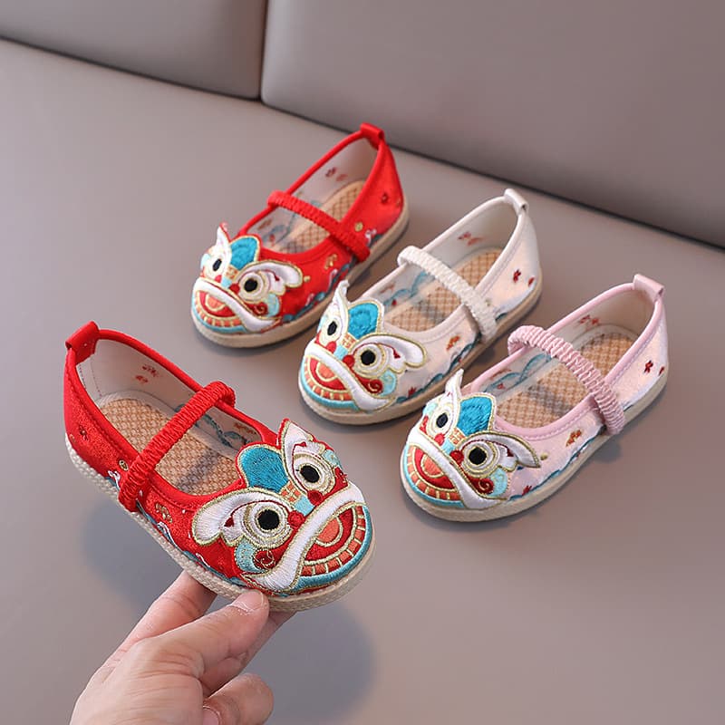 Hanfu Embroidered Shoes for Girls, Tiger Head Shoes, Cloth Shoes, Ethnic Style Ancient Costume Embroidery Shoes, Cowhide Sole, Children's Dance Shoes, Kids Shoes
