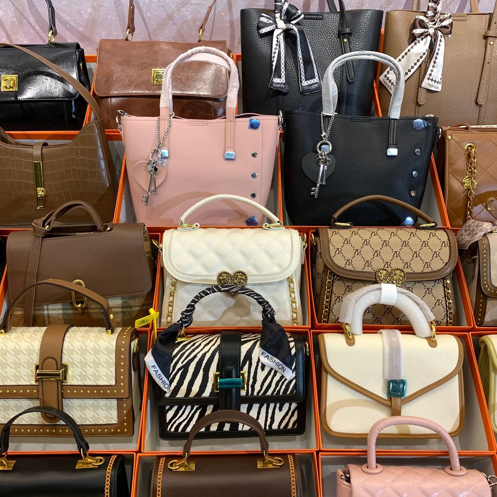 Cross-border women's bags, miscellaneous items, mixed batches, niche brands, withdrawn from cabinets, women's bags, shoulder crossbody handbags, new original packaging