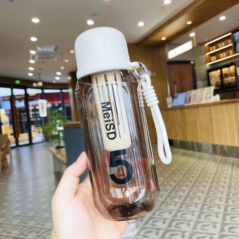Korean version of the water cup for girls, high-looking tea and water separation tea cup, new summer style portable large-capacity plastic straw cup