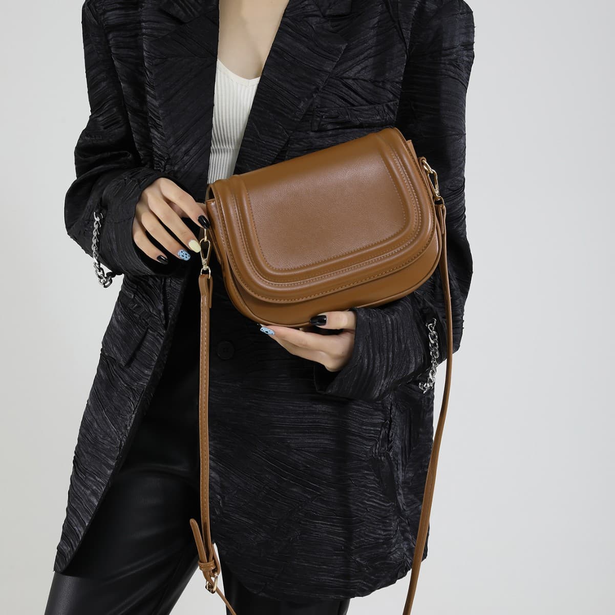 2025 new brown high-end shoulder strap single shoulder crossbody bag women's bag casual saddle bag commuter armpit bag