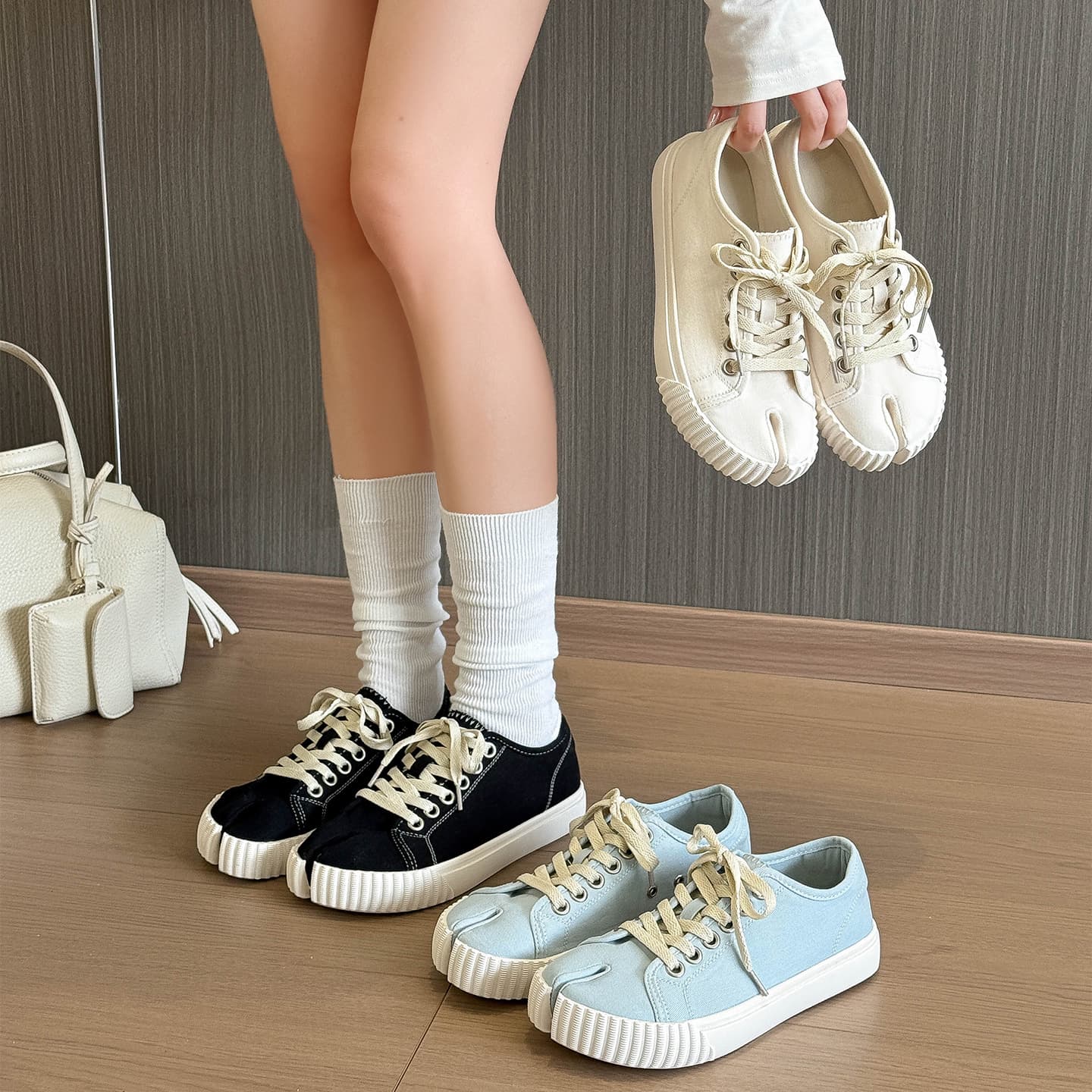 Canvas Shoes Women 2026 Summer New Rubber Strap Casual Shoes Pig Toe Split Toe Shoes Niche Design Biscuit Shoes