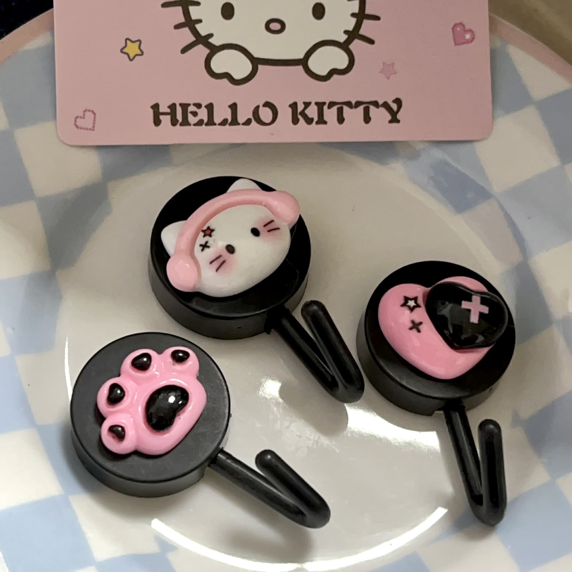 Pinzi Cartoon Sweet and Cool Cat No-Drill Wall Hooks for Light Items, Mask Hooks, Dorm Student Key Adhesive Hooks