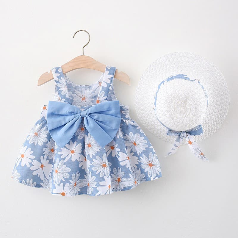 Summer new style straw hat dress with small chrysanthemums and big bow. Girls' dress with small chrysanthemums all over the body.
