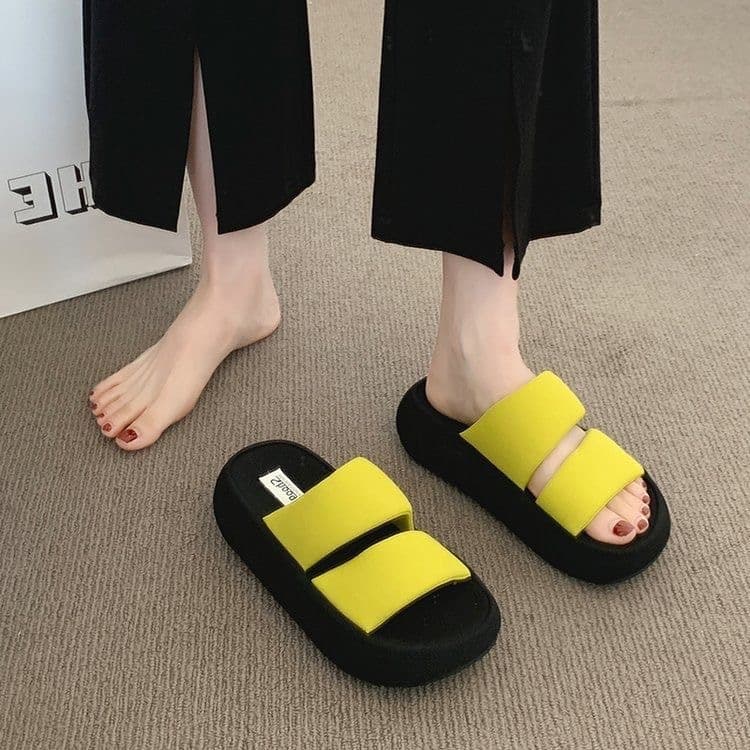 Black Thick-Soled Platform Flip Flops for Women Summer 2026 New Versatile Fashionable with Dresses Open-Toe Sandals