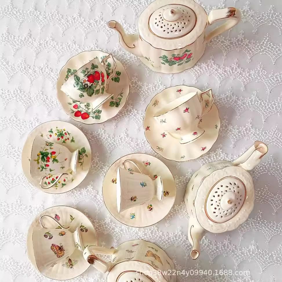 French Vintage Cream Wild Strawberry Ceramic Gold-Trimmed European Palace Coffee Cup Saucer Set English Afternoon Tea Cup