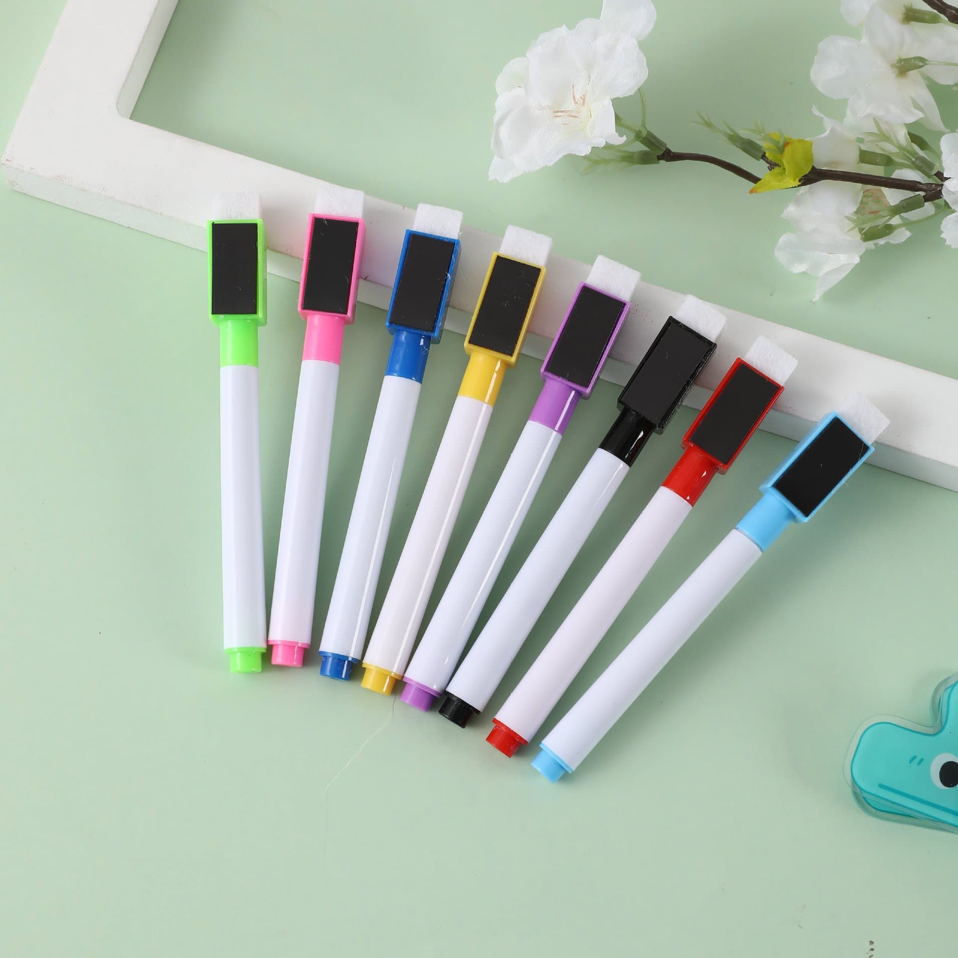 Magnetic Whiteboard Markers White Water-Based Pens Adsorbable Erasable Office Stationery Colorful Chalkboard Markers Wholesale