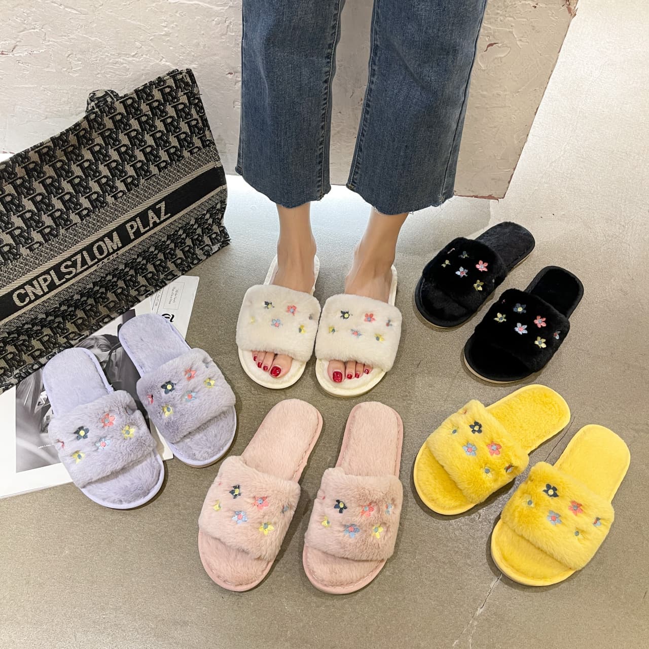 Women's Fuzzy Slippers 2026 Autumn Winter New Home Open Toe Slide Slippers Embroidered Flower Warm Cotton Slippers Wholesale