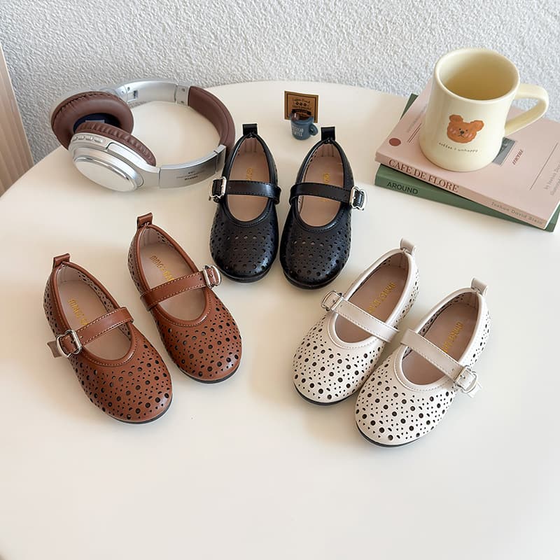 Girls' leather shoes, 2025 summer and autumn new style, children's hollow-out performance princess shoes, soft-soled single shoes for medium and large children.