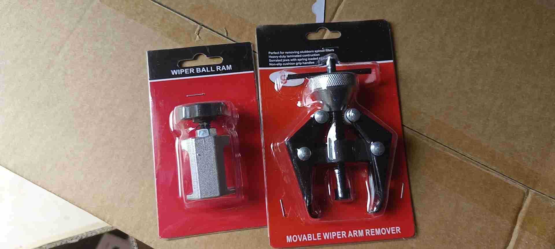 Car Wiper Arm Puller, Wiper Arm Remover, Battery Terminal Puller, Two-Claw Wiper Removal Tool
