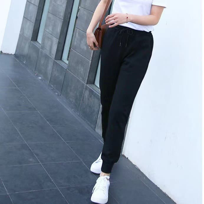 Women's Loose Jogger Pants with Elastic Cuffs, Versatile Black Casual Pants for Spring and Fall, Drawstring Design for Moms, Suitable for Outdoor Wear