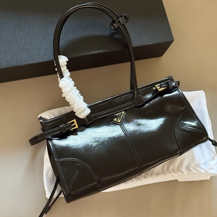 Original Factory Oil Wax Lux Shoulder Bag, Underarm Bag, Handbag, Baguette Bag, Hobo Bag with Long Handle, Motorcycle Bag, Crossbody Bag