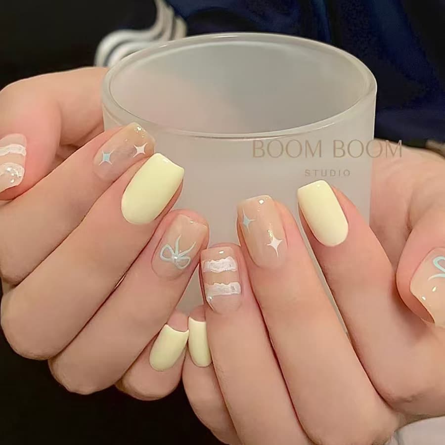 Cute Cartoon Fresh Yellow Bow Energetic Girl Short 24-Piece Wearable Nail Stickers