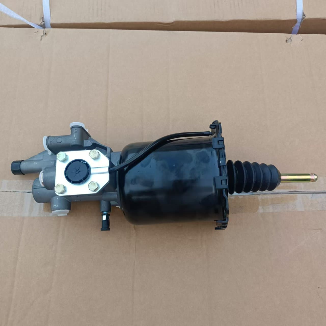 Sinotruk Howo Steyr Parts Clutch Slave Cylinder Clutch Booster Booster Cylinder WG9725230042