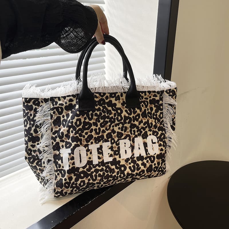 European and American beach bag large capacity shoulder commuter bag handmade tassel denim print foreign trade new tote bag
