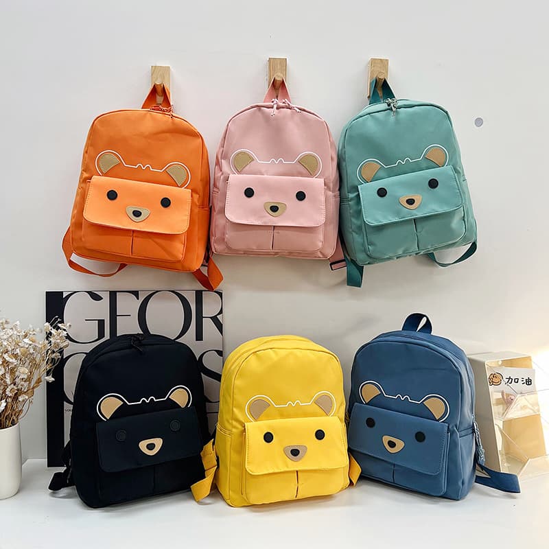 Student backpack for preschoolers, stylish cartoon backpack for boys and girls, lightweight and spine-protecting children's trendy bag.