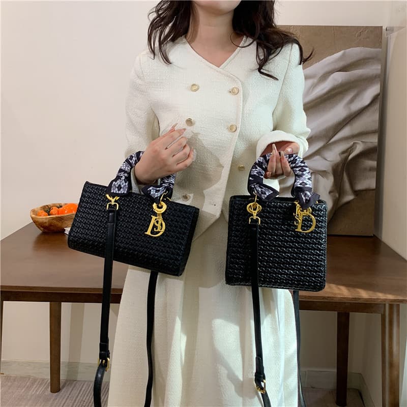 Woven Handbag Tote Bag 2025 New PU Diana Bag Trendy Fashionable Chic Handbag Elegant Textured Crossbody Bag