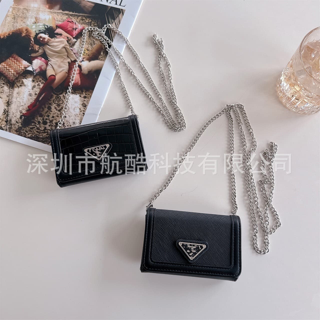 European and American minimalist short triangular earphone bag, coin purse, clutch bag with crossbody chain, portable luxury small bag