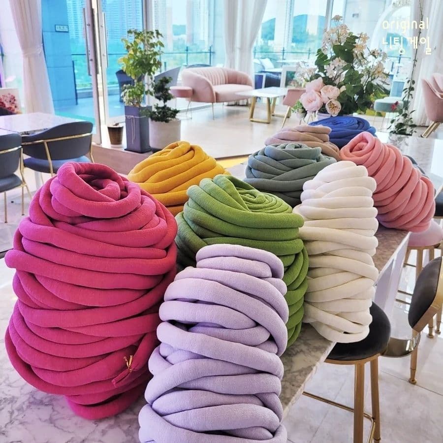 Amazon New DIY Iceland Super Chunky Yarn Hand Knitting Blanket Yarn 3cm Super Soft Crystal Velvet Cloth Strip Yarn