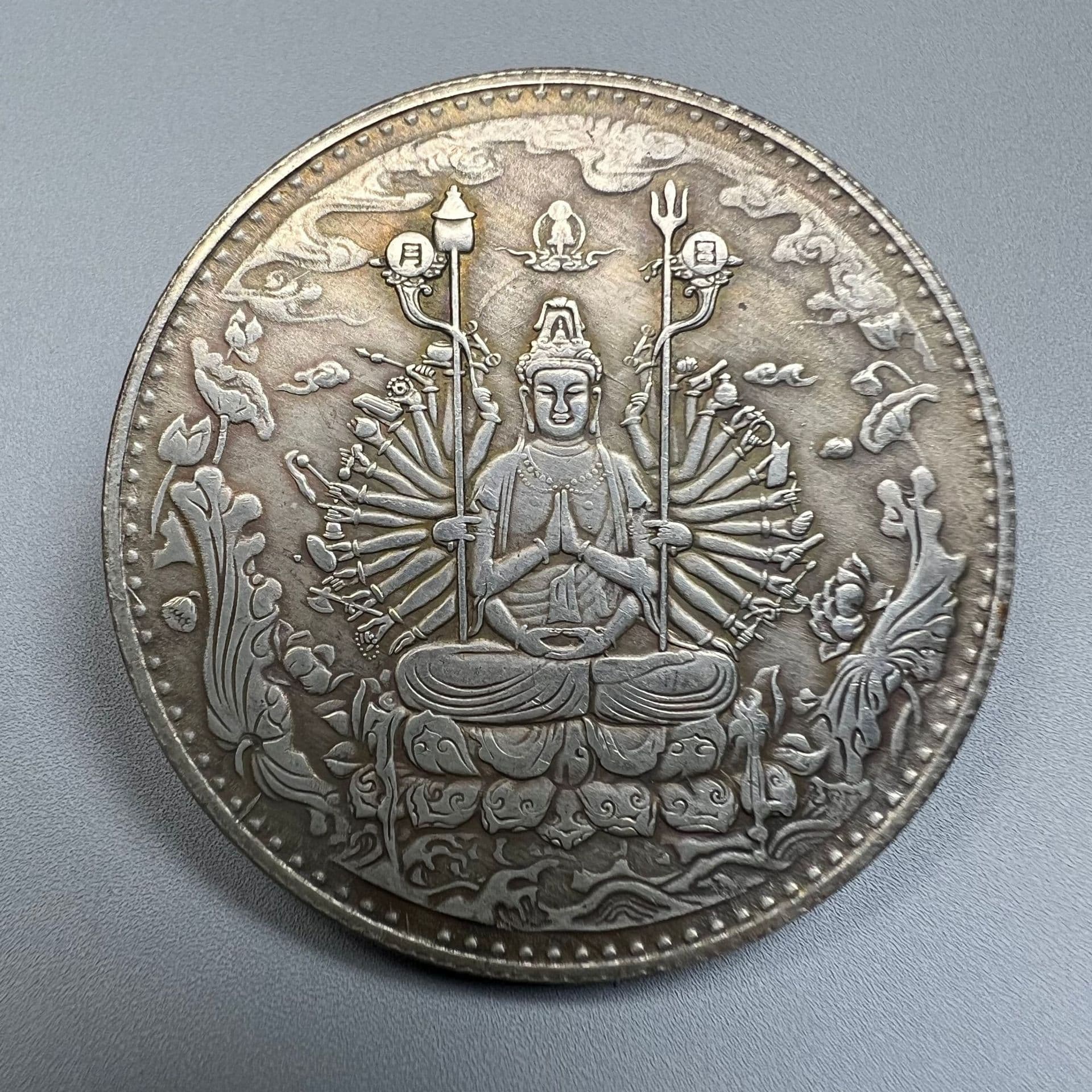 Antique-style handicrafts, Thousand-Hand Guanyin silver coins, factory wholesale.