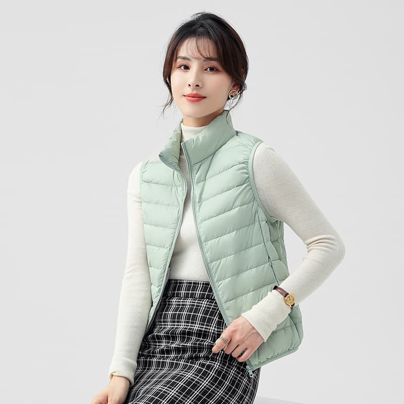 2023 New Autumn/Winter Lightweight Short Stand-Collar 90% White Duck Down Warm Shoulder Cape Vest Down Vest for Women Outer Wear