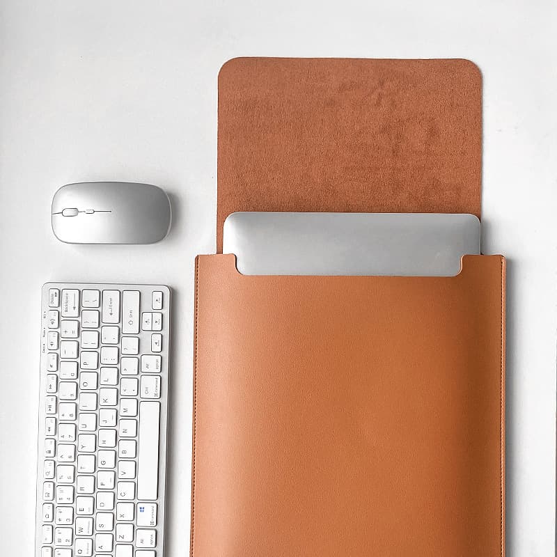 Leather laptop bag, ultra-thin iPad case, lightweight 14-inch Macbook sleeve, scratch-resistant and waterproof.