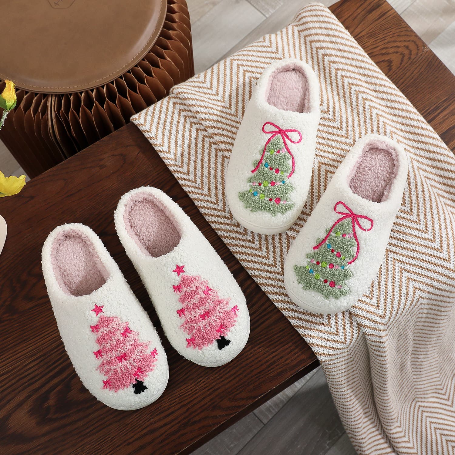 Amazon Christmas Bestseller Grinch Slippers, Unisex Indoor Winter Plush Slippers for Cross-border Wholesale