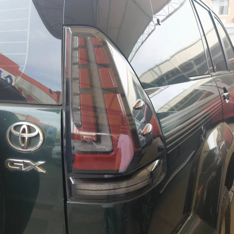 Suitable for Toyota Prado LC120 Land Cruiser tail light brake light 2003~2009 models