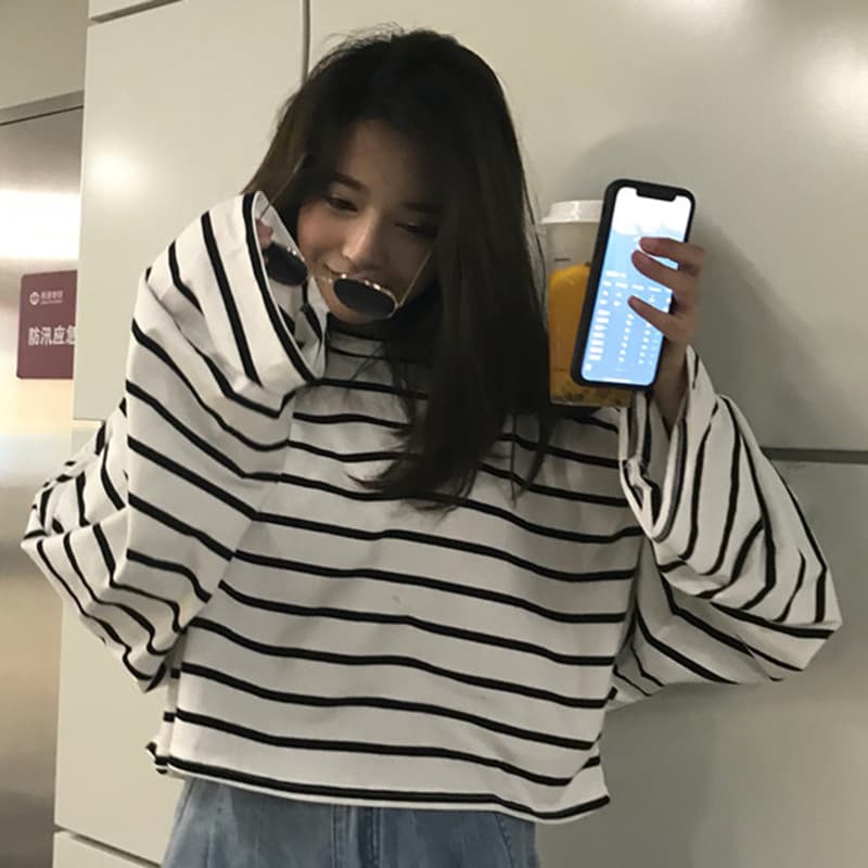 Black and White Striped Long Sleeve Student Base T-Shirt for Women, New Korean Style Loose Round Neck Casual Versatile Top