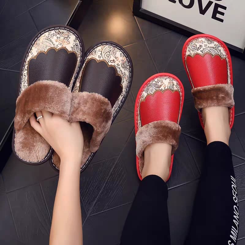 New style cowhide slippers, fashionable, waterproof, thickened genuine leather, suitable for home use, warm, winter, and indoor use, perfect for postpartum women.