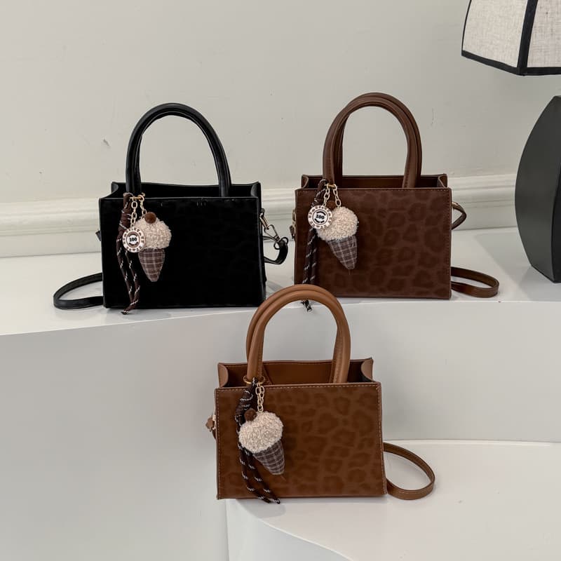 2025 winter new shoulder bag high-end texture portable small square bag casual and versatile one-shoulder cross-body bag leopard print