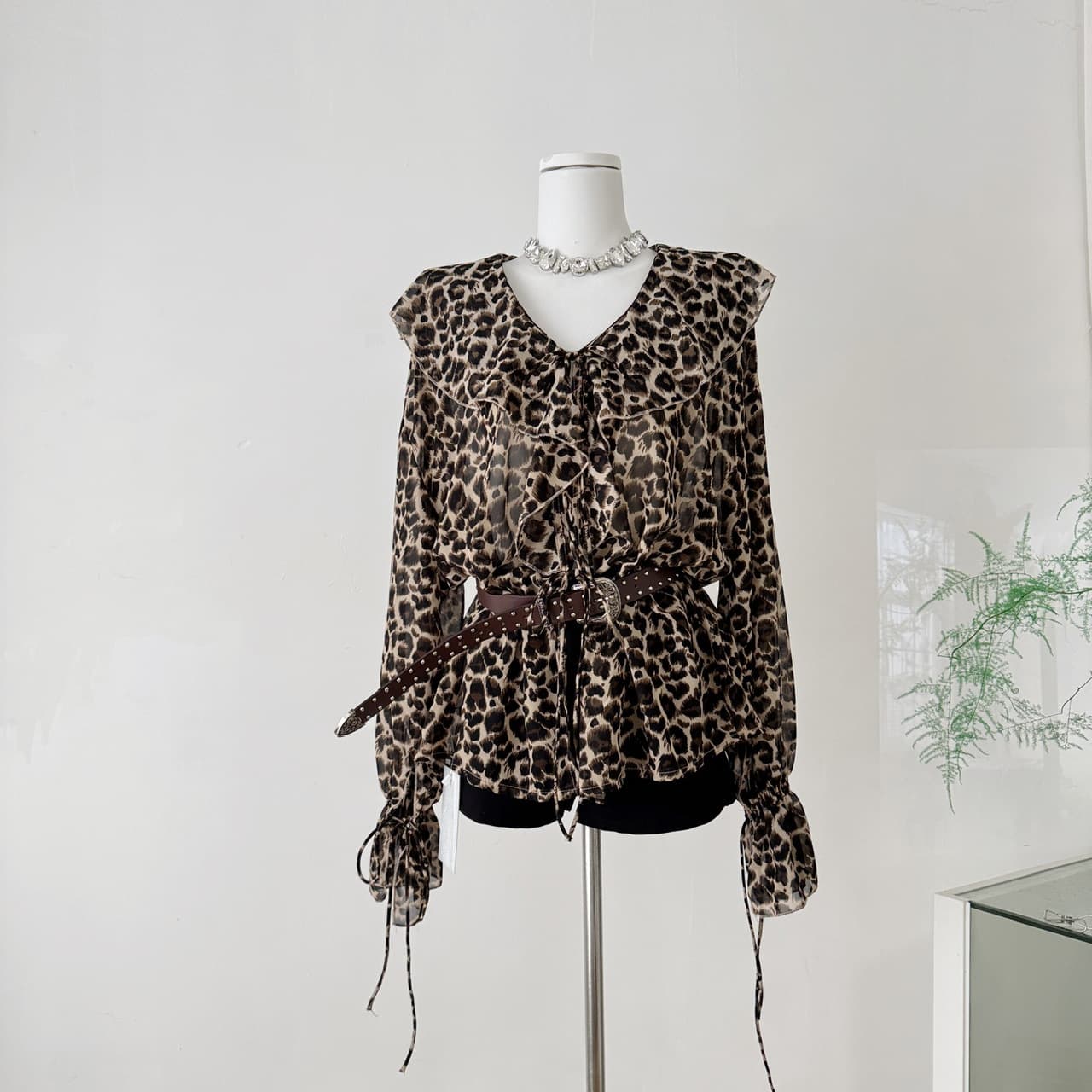 Carefully Selected Early Autumn Lightweight Mature Tops for Women 2025 New High-End Retro Ruffled Splicing Thin Leopard Print Chiffon Shirt